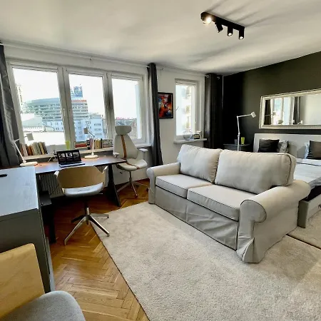 Daire 4 Metro Wifi 70'tv Netflix Appletv Varşova
