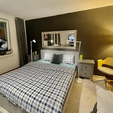 Apartment 4 Metro Wifi 70'tv Netflix Appletv Warsaw