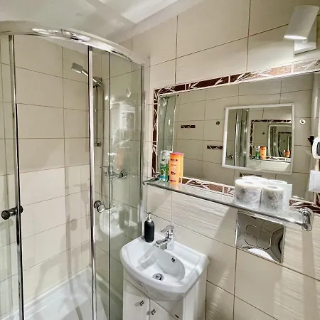 4 Metro Wifi 70'tv Netflix Appletv Apartment Warsaw