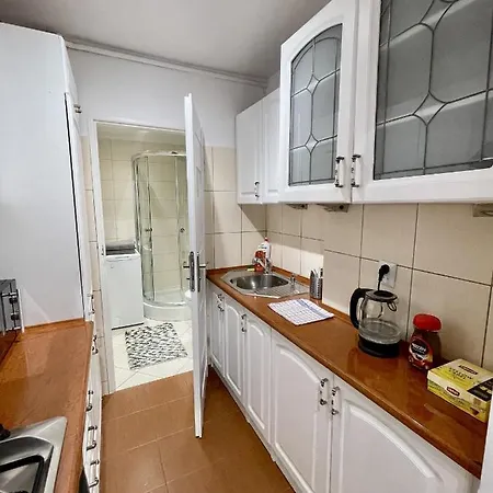 4 Metro Wifi 70'tv Netflix Appletv * Warsaw