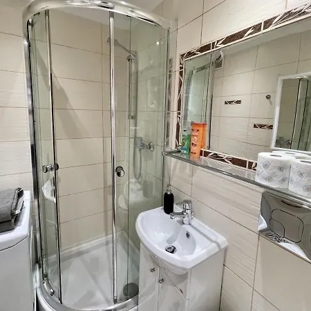 Apartment 4 Metro Wifi 70'tv Netflix Appletv *