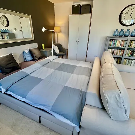 Apartment 4 Metro Wifi 70'tv Netflix Appletv Warsaw