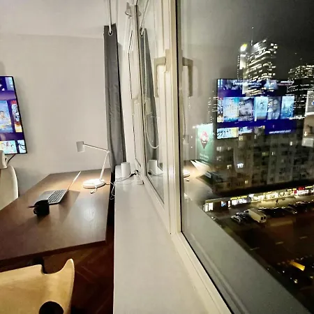 4 Metro Wifi 70'tv Netflix Appletv * Warsaw