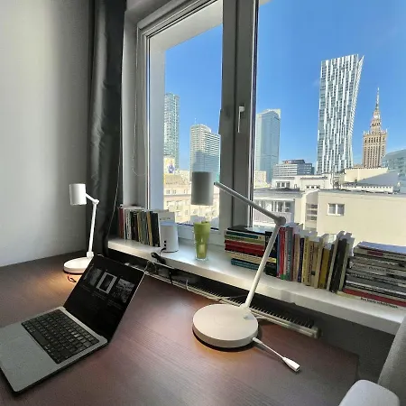 Apartment 4 Metro Wifi 70'tv Netflix Appletv Warsaw