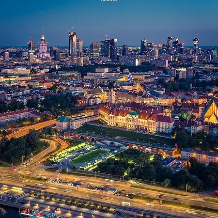 Apartment 4 Metro Wifi 70'tv Netflix Appletv Warsaw