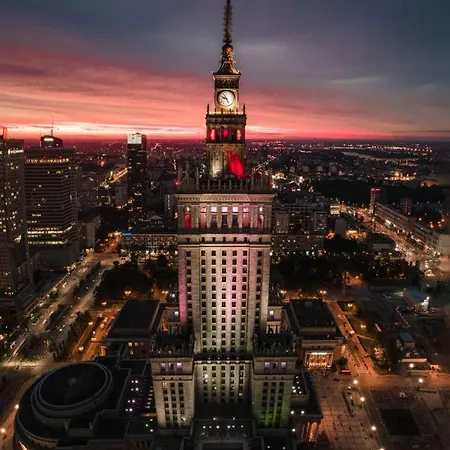 4 Metro Wifi 70'tv Netflix Appletv * Warsaw