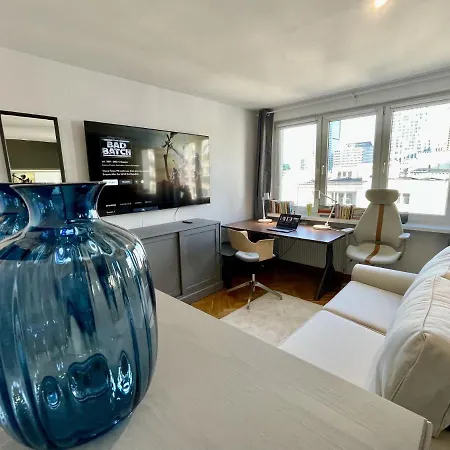 4 Metro Wifi 70'tv Netflix Appletv * Varsovie