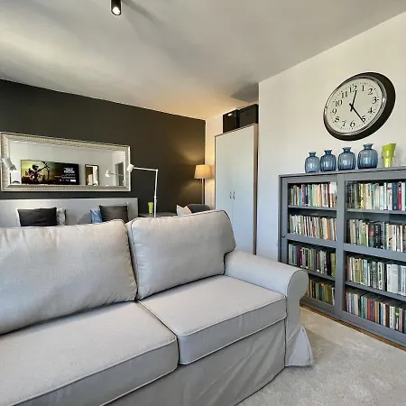 4 Metro Wifi 70'tv Netflix Appletv Lejlighed Warszawa