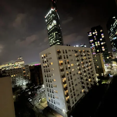 4 Metro Wifi 70'tv Netflix Appletv * Varsavia